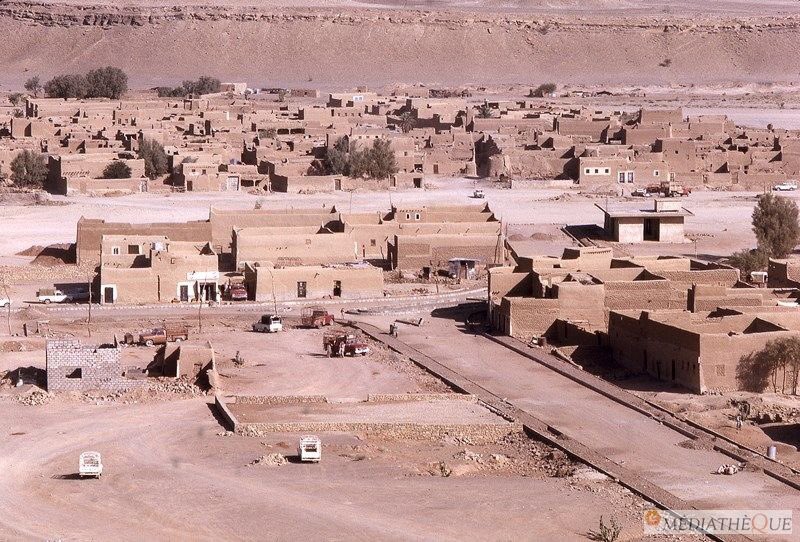 📌القويعيه عندي تسوى أغادير
وتسوى بلاد الروس مع البهاما
وتسوى باريس راعية الغنادير
عسى الحيا يسقيها عام وعاما
✔بقلمي
#ع_الجبرين