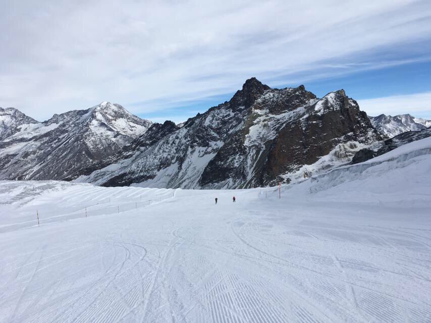 Pascal_Schaer's tweet photo. Ab Freitag, 24.11.17, ist die Talabfahrt nach #SaasFee offen, top präparierte Pisten von 3'600 bis 1'800 m @valaiswallis @MySwitzerland_d https://t.co/COKfb3gBsQ