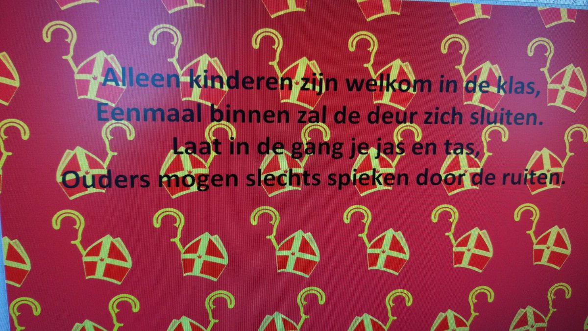 CBSVlinderboom's tweet photo. #rommelpiet #escaperoom piet en ...hoera tussen al die breinbrekers en rommel, kreeg de juf onverwacht ook een pakje in haar laars. https://t.co/I4T7GJ6GPg
