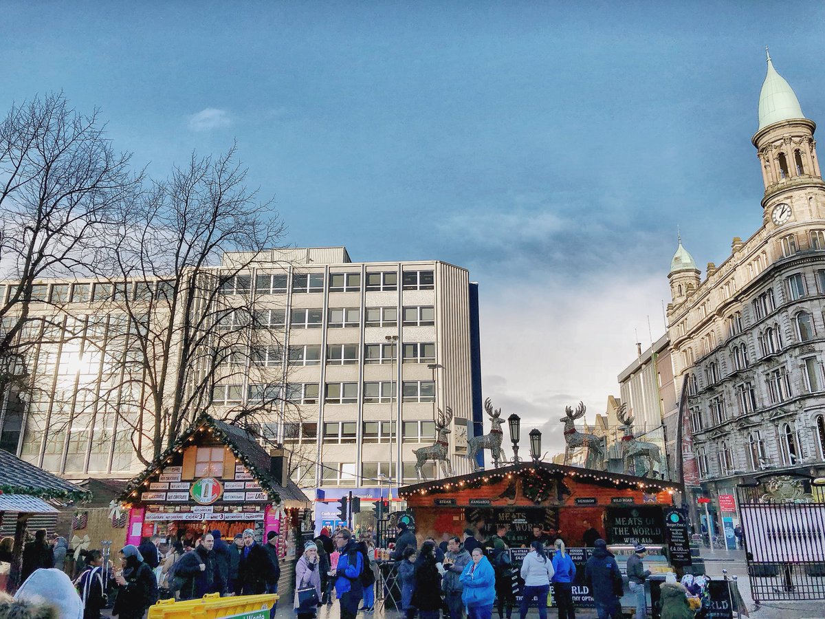 dillonosborne's tweet photo. So cold today but the sun was out and the market was open 🎄👌🏻😀❄️☀️
@love_belfast @BelfastXmasMark @VisitBelfast @coolfm @DiscoverNI @barrabest #belfast #christmasmarket #winter https://t.co/vVotQE4KnF