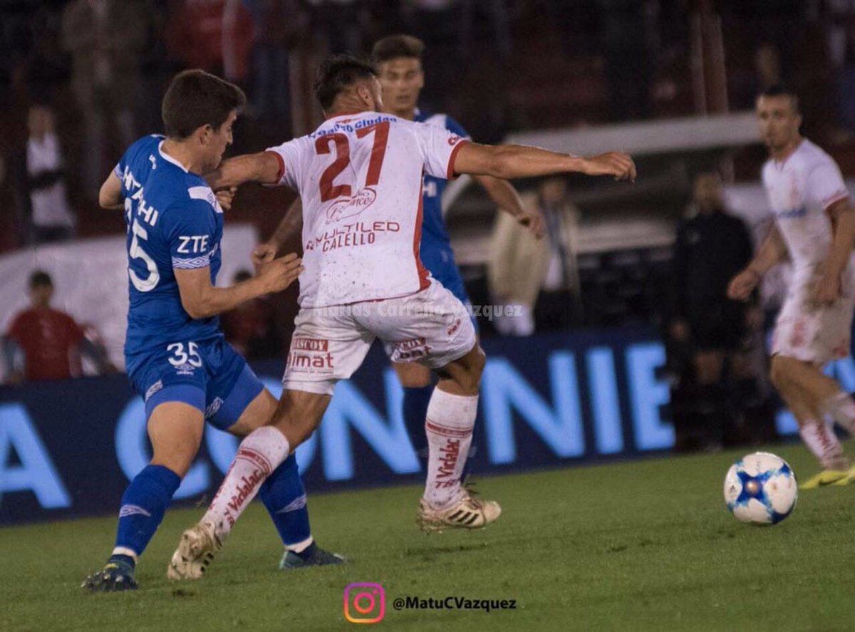 AdriCalello's tweet photo. En la previa de una nueva final ante #Chacarita, algunas fotitos más del triunfazo ante Velez. 😊  

¡Vamos @CAHuracan! ⚪🔴⚪

PH: @MatuCVazquez https://t.co/iaJ93DDTxh