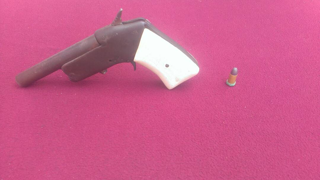 monagas_GNB51's tweet photo. #FANB #GNB #23Nov En labores de patrullaje, enmarcados en la misión Justicia Social #NavidadesSeguras2017 Efectivos del @DESURMonagas Capturan sujeto con arma de fuego en el Municipio Maturín #Monagas. https://t.co/wCwQFq1CVx