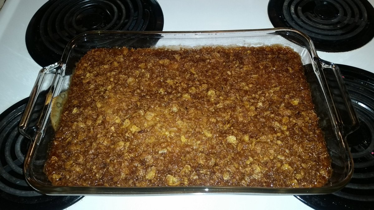 BG_Grad's tweet photo. Straight out of the oven. Obligatory Thanksgiving food tweet. #SweetPotatoCasserole #MyMamawsRecipe #Aaamazing https://t.co/erZ44PScMH