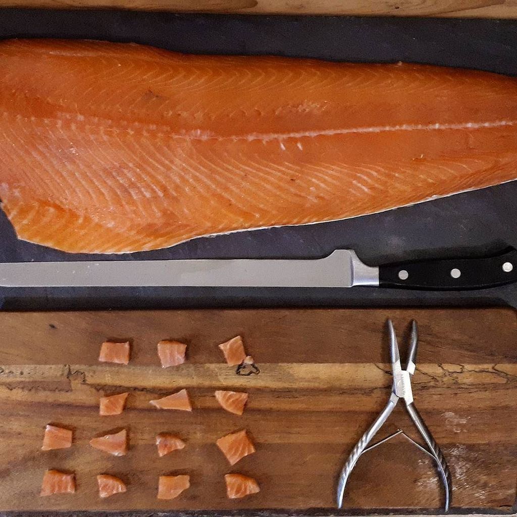 LondonSmokeCure's tweet photo. We have an emotional connection with this beautiful sashimi-grade smoked salmon. Handcured, mildly smoked and as fresh you like, for us it's where everything started. -
Samples available tonight at the Good Food Christmas bazaar. Lovely customers. -
#smo… https://t.co/2PBIzfxTEk https://t.co/HINTIh4OXI