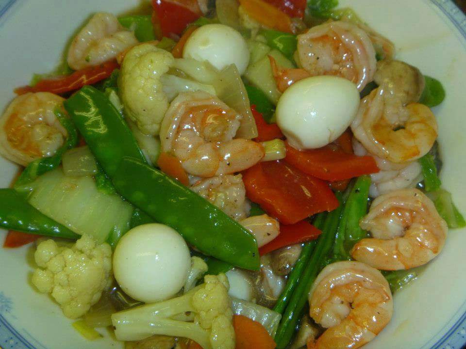 NLeen123's tweet photo. Kain muna pang pangpalakas sa Pag tweet. #MissUniverse  
#Philippines https://t.co/mJRpjqYpjN