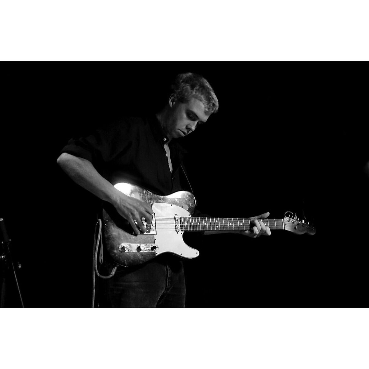 SteveHargrave's tweet photo. Everyone should like totally check out @FRIGSband or else. Such a beautiful noise tonight @ryansn16 - lovely to meet you guys, come back to London soon! #frigs https://t.co/fRQBy1B3Eg