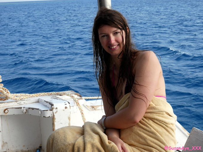 My vacation was quite nice - lots of sun ☀️, resting 🛏️, love 💕and some sea adventures as well 🛥️ (and