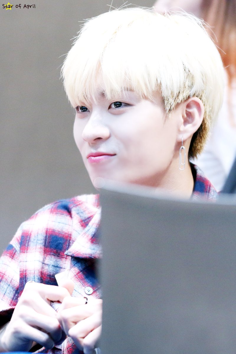 990417_hm's tweet photo. 171028 목동 팬싸인회 #레인즈 #RAINZ #K타이거즈 #변현민 #현민
짧은 시간에 4컷이나 보여준 현민이에게 감사를....🙇❤
@RAINZ_Official https://t.co/OfSeRMFzVA