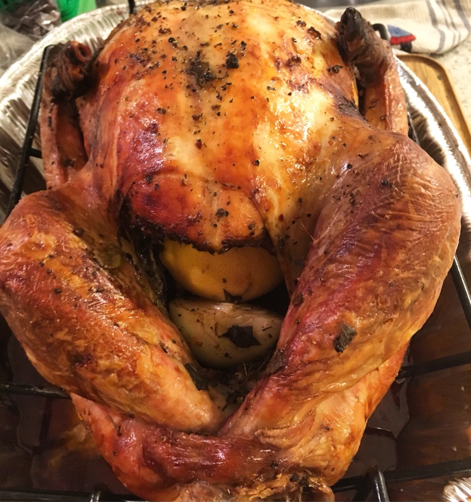 KitchenSprout's tweet photo. #TorontoRun🏃 to .@dilisos in @StLawrenceMkt #EverythingForThanksgiving #AmericanThanksgiving #FlavourInjector #CajunButterNBeer #BaconWrappedTurkey #HomeChef #Homegating #GamingNGrazing #FoodNFootball #HappyThanksgiving #FamilyNFriends #CheersFromToronto🦃🍴🇺🇸🇨🇦👩🏻🍳 https://t.co/gNbZ12dyZg