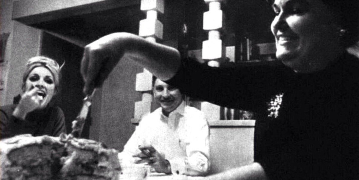 SimplySharonT's tweet photo. Wishing everyone a great Thanksgiving #SharonTate #DorisTate #PaulTate #FamilyTime https://t.co/z73QRmSVpc