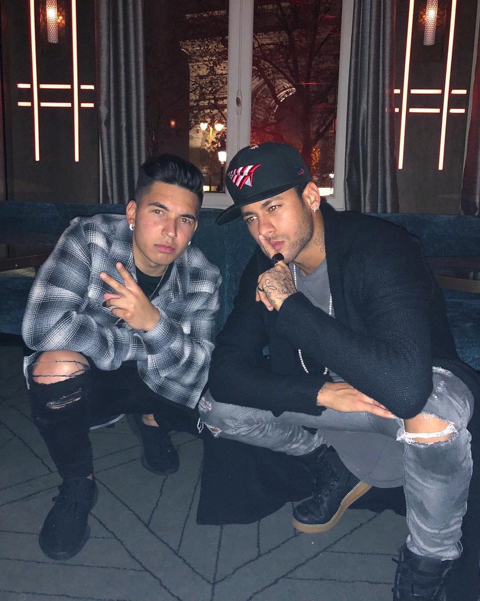 neymarjr's tweet photo. https://t.co/lbHchODB9k