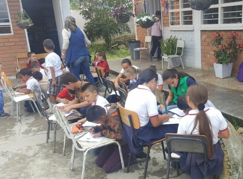 CORPONOR's tweet photo. Nuestro compromiso por fortalecer la #EducAmb. en la Provincia de Ocaña continúa, hoy con los estudiantes del Centro Educativo Rural #LaEstancia Mpio de #Ábrego desarrollamos taller de capacitación en #CambioClimático #AhorroYUsoEficienteDelAgua y Cuidado de #ÁreasEstratégicas https://t.co/qL2MJ1Vq02