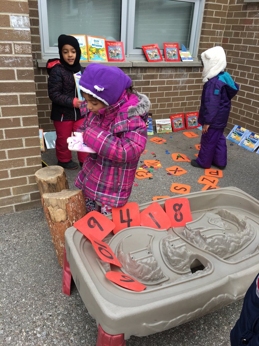 MrsMTLC's tweet photo. .@RidgeviewTLC @k4Rockets were selling books at their Book Fair today #rpsisawesome https://t.co/GzjGXS17sf