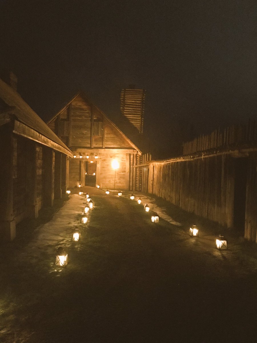OntarioTravel's tweet photo. Stroll through the candle lit paths on this Historic Site and see over 5,000 glowing candles π‘π‘π‘ #FirstLight2017 #DiscoverONΒ @SainteMarie_hhp https://t.co/2HkLEhKMH4