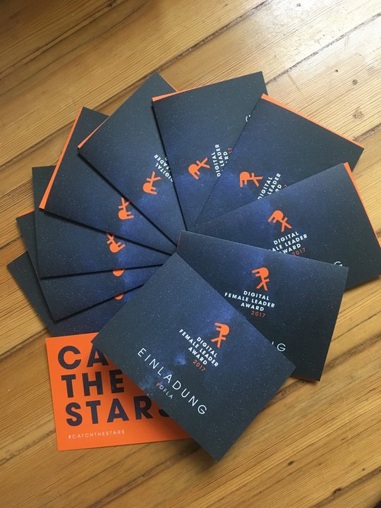 Women_Digital's tweet photo. #Verlosung #DLFA❗Gewinnt 1 von 10 Tickets ❗
➡️Kommentiert unterm Post einfach, warum ihr unbedingt bei unserem ✨#DFLA✨ dabei sein wollt.
Das Gewinnspiel geht bis nächsten Montag um 8:00 Uhr. 🌟
Am Montag nachmittag verlosen wir die Tickets!
Macht mit und #CATCHTHESTARS! https://t.co/9lAJX1vQL2