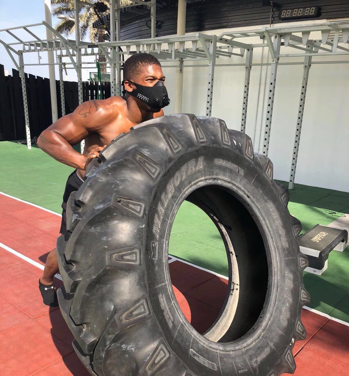 anthonyjoshua's tweet photo. Warm weather work with my @AltitudeMask 🌡☀🏋🏾 #areyouawinner https://t.co/fujgk9GBUD