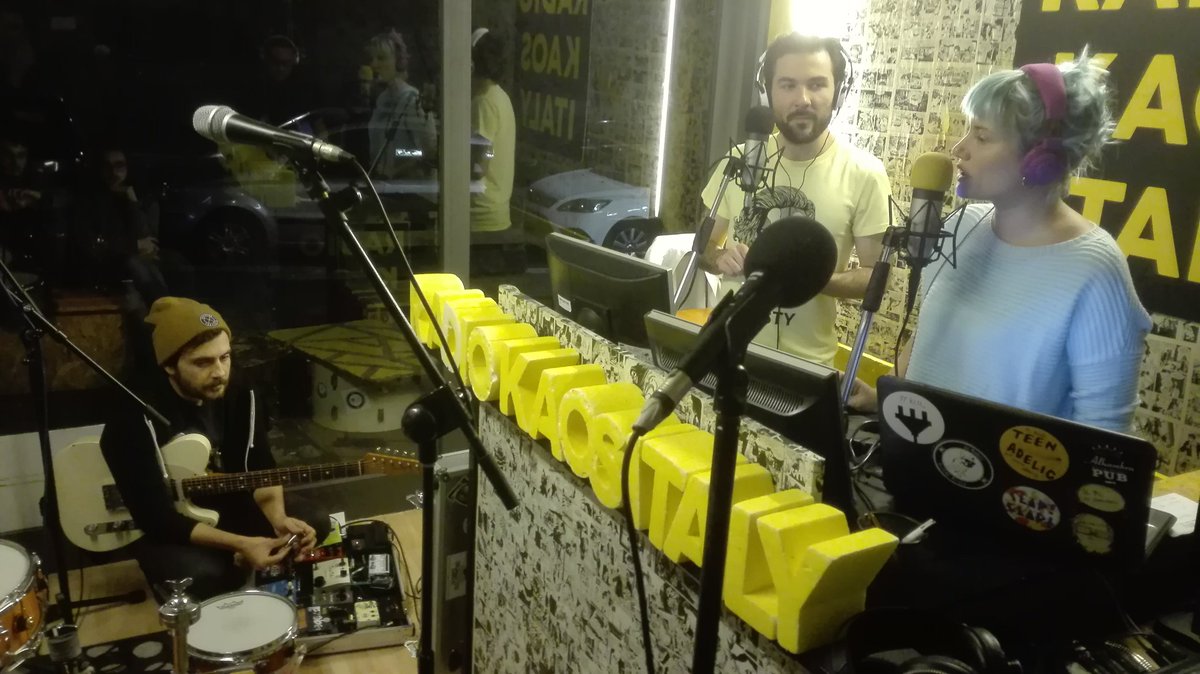 MetaversusPR's tweet photo. È tutto pronto qui a @RadioKaosItaly, TRA POCO i #BlackTail IN DIRETTA con @mr_belli. 

Per ASCOLTARE, cliccate QUI: https://t.co/EzYtXUt3jE

 #KaosOrder #ODWDOT #OneDayWeDroveOutOfTown https://t.co/FoDLB7Tm4U