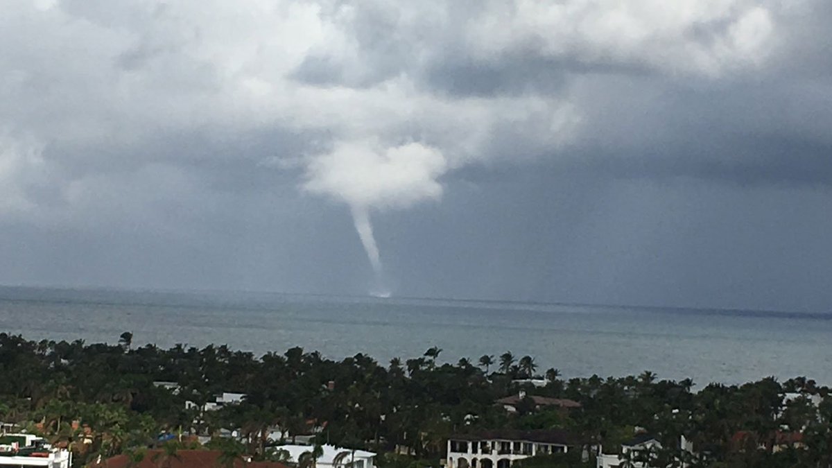 WATER SPOUT ADVISORY: Witnesses spotted a water spout off Hallandale Beach and Golden Beach bit.ly/2A1LAJP?utm_so… https://t.co/F4xwkMP6Hu