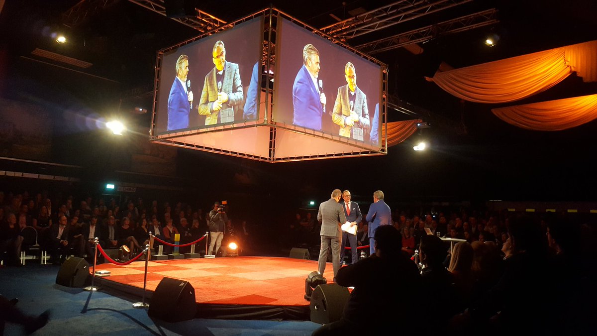Ondernemerprijs's tweet photo. Eerste genomineerde Dinnissen over hun motto 'wrijving geeft glans': de heren Wouter Kuijpers en Frans Bakker. #ohm17 #internationaalondernemen #sevenum https://t.co/3FWVSf6NoM