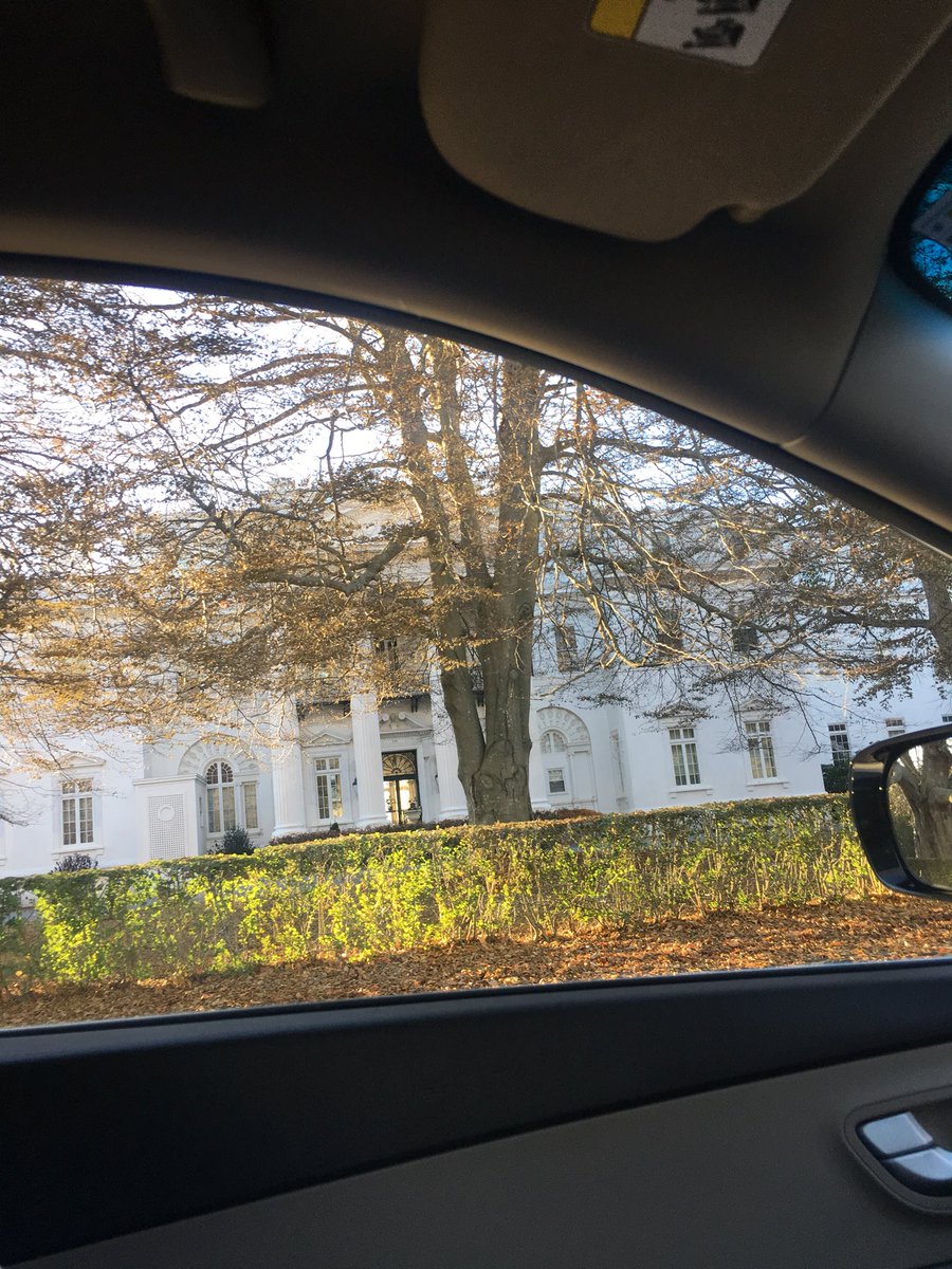 Flavalava3's tweet photo. @THarrisBHS Enjoying Newport mansions! #mansiontours #dathouse https://t.co/jJujGtCxRH