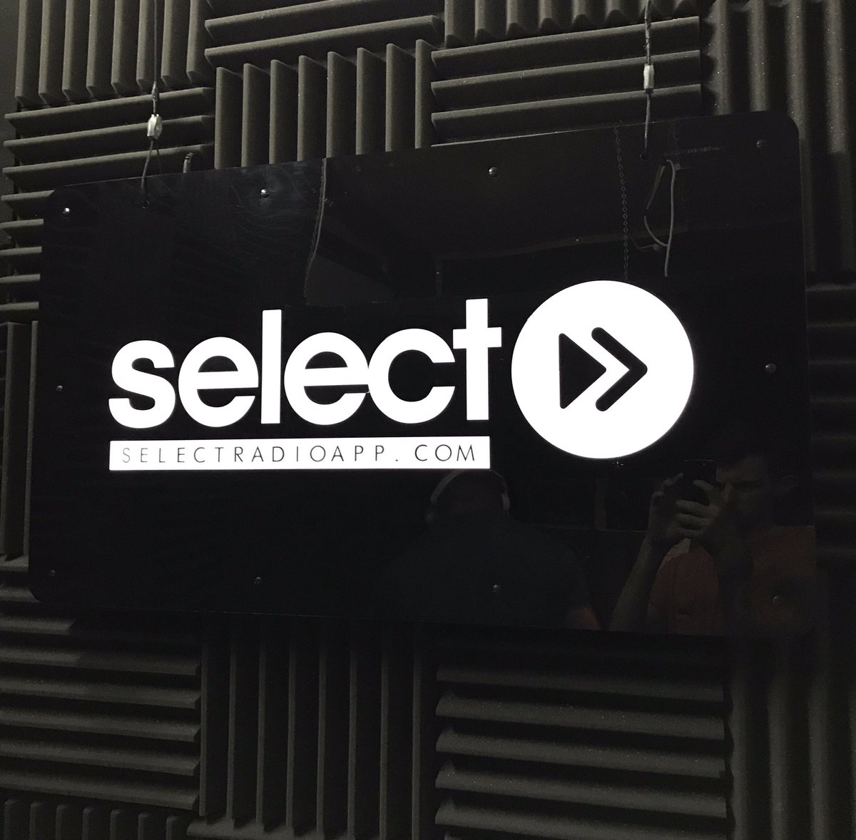 Catch <a href="/djsamdowling/">Sam Dowling</a> live on your airwaves right now for your chance to win 2 FREE tickets to Plush Dafunk @__McQueen__  9th Dec #housemusic #mcqueen #freetickets