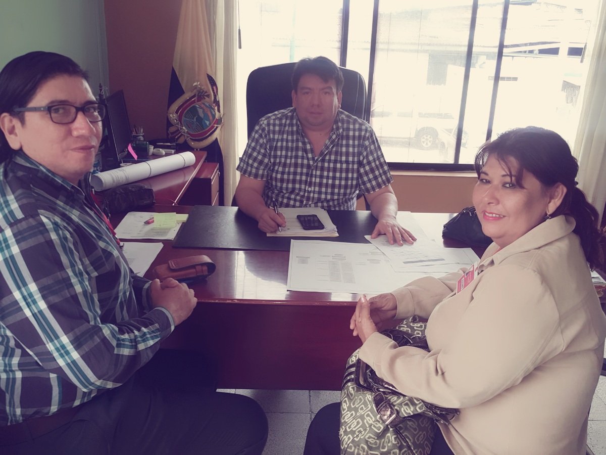 ISTPEM1's tweet photo. Docentes del @ITSPEM1 se reunieron con el director distristal del Ministerio de Transporte y Obras Públicas para gestionar convenio https://t.co/GwJkvtgaiz