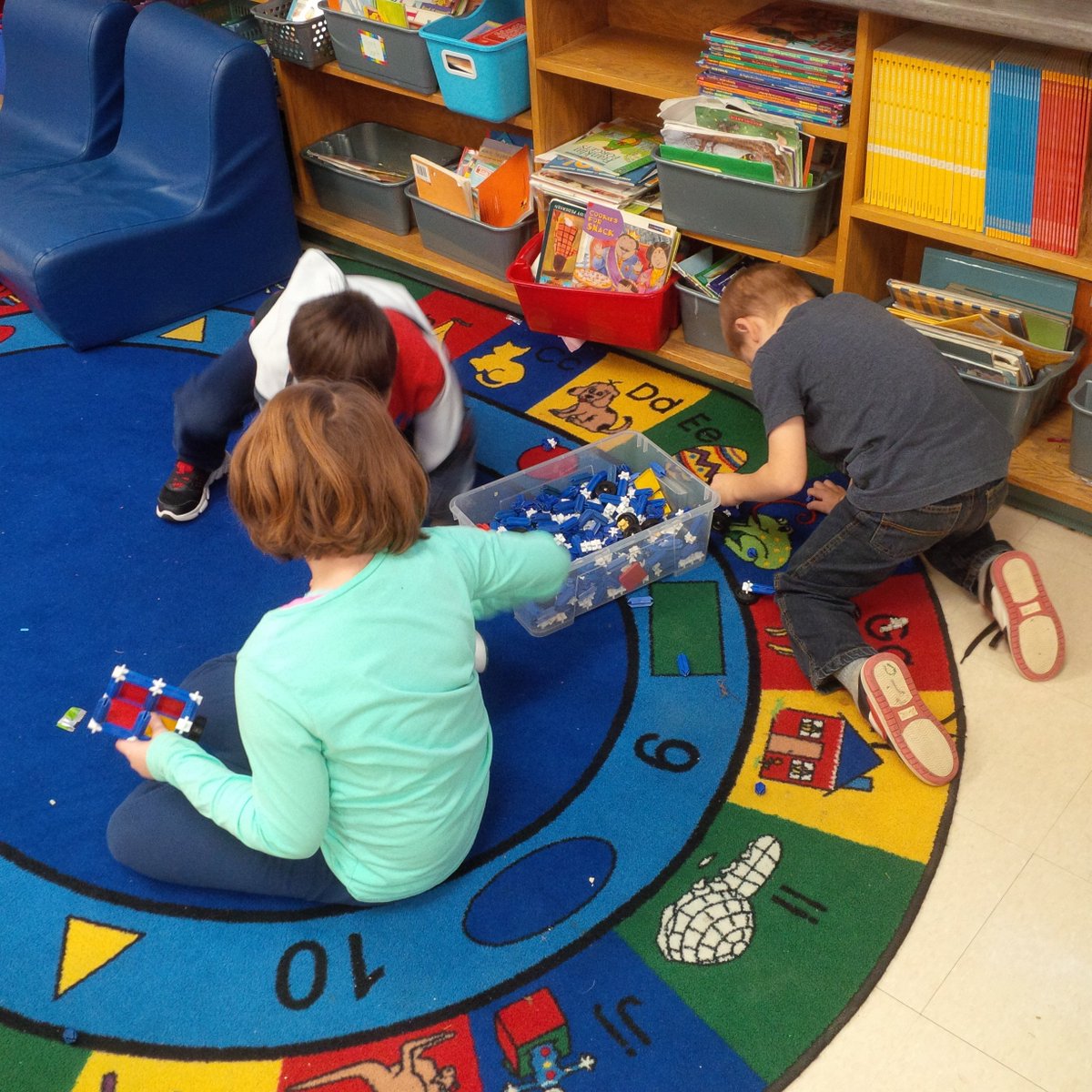 MrsNikolaros's tweet photo. Spending some time being a buddy today and exploring with a new friend in our class #beabuddyweek @stjoesjaguars https://t.co/Xqfd26eUSh