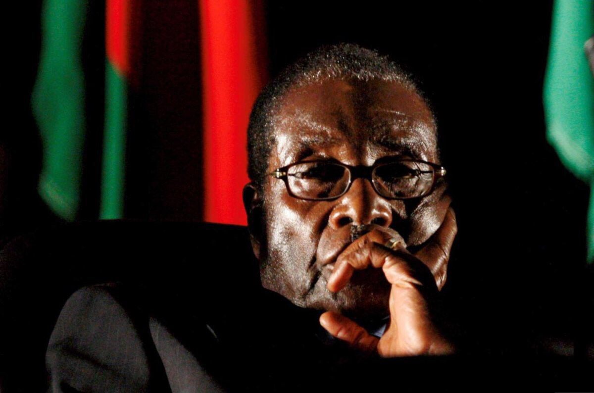 Ugaman01's tweet photo. Mugabe granted immunity, assured of safety in Zimbabwe πΏπΌ :
#Zimbabweβs former president Robert Mugabe was granted #immunity from prosecution and assured that his #safety would be protected in his home country as part of a deal that led to his resignation. #EDReturns https://t.co/I5iqcmotIj