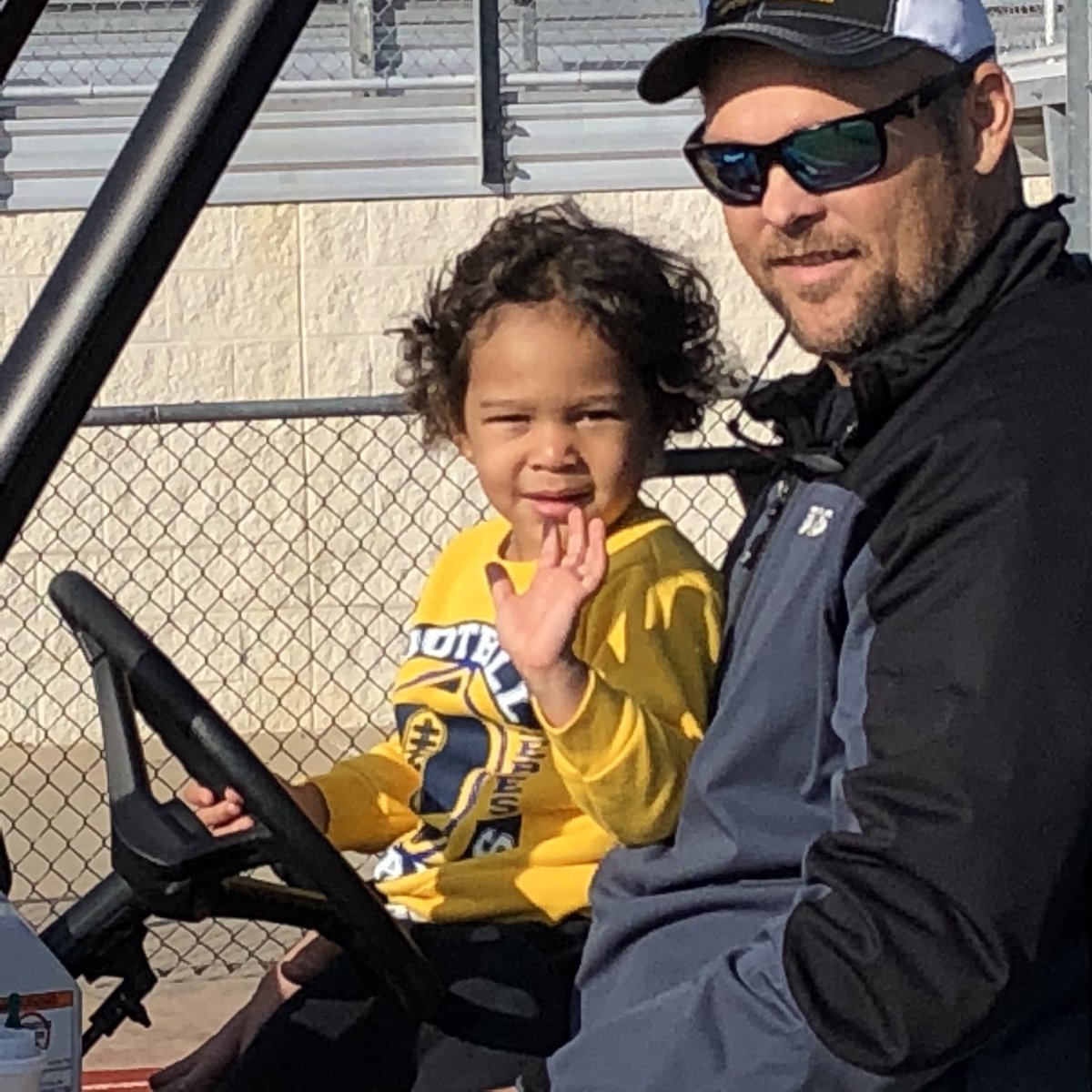k_joe15's tweet photo. Happy Thanksgiving!! Just a few things that I’m Thankful for today and everyday! #EJandZeke #MamasBoys #DocReed #TrainGang ❤️😊🙏🏻🏈 https://t.co/MsAJwoTerE