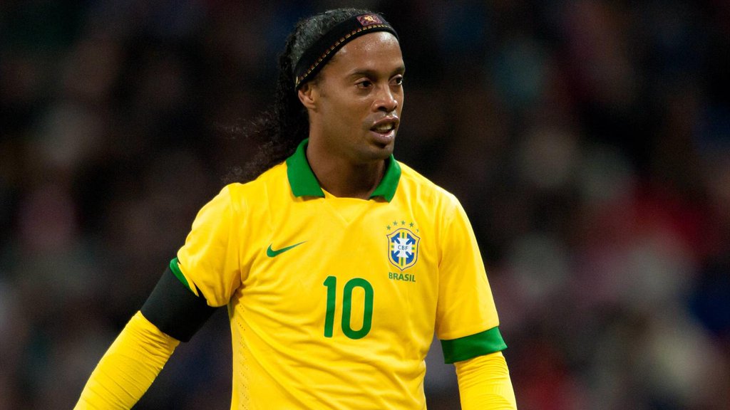mundodabola's tweet photo. “Quando eu morrer, quero que me enterrem ao lado de um estádio com uma bola.”
— Ronaldinho https://t.co/0uzJhHaMEn