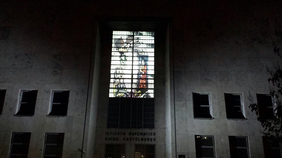 SapienzaRoma's tweet photo. #now: La vetrata artistica di #GioPonti per l’Edificio di Matematica, la luce ricostruisce un’opera perduta (ora  Ed. Matematica) #80CU https://t.co/xxHw90eBjj
