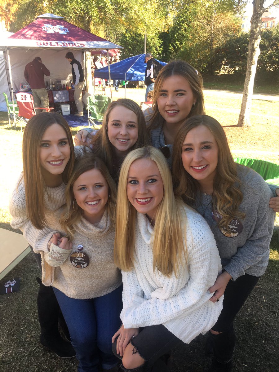 LoganMardis's tweet photo. Thankful to be in the junction!! #hailstate #maroonselfie #happythanksgiving https://t.co/TaLnVcEtfQ