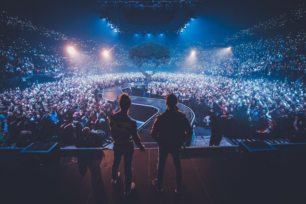 PNLMusic's tweet photo. Sachez qu'on oubliera jamais ces moments vécus avec vous ... vous êtes Inoubliables ! 🌍
#Lille #Marseille #Paris #Lyon #Toulouse #Nantes🤳 https://t.co/BDgkk7VtvT