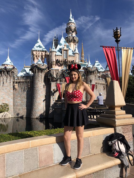 Having snow much fun @Disneyland ! ❤️❄️☃️#DisneylandHolidays https://t.co/qPUcpmcsSN<a class="tags" target="_blank" title="On Twitter" href="/?out=eyJ0eXAiOiJKV1QiLCJhbGciOiJIUzUxMiJ9.eyJpYXQiOjE3MjIzNjM2ODAsImlzcyI6InR3cG9ybnN0YXJzLmNvbSIsIm5iZiI6MTcyMjM2MzY4MCwiZXhwIjoxNzUzODk5NjgwLCJyZWRpcmVjdF91cmwiOiJodHRwczovL3R3aXR0ZXIuY29tL0Rpc25leWxhbmQifQ.tNT4ZUeJl8PGkBUA8l-Xtio3cCwHgUqjduTCamc_jA_sbBXzfeXFg5pAmnruc4HJUUWsA4wP-8KTAHPKGNx5hg">@Disneyland</a><a href="/tag/disneylandholidays"class="tags">#DisneylandHolidays</a>