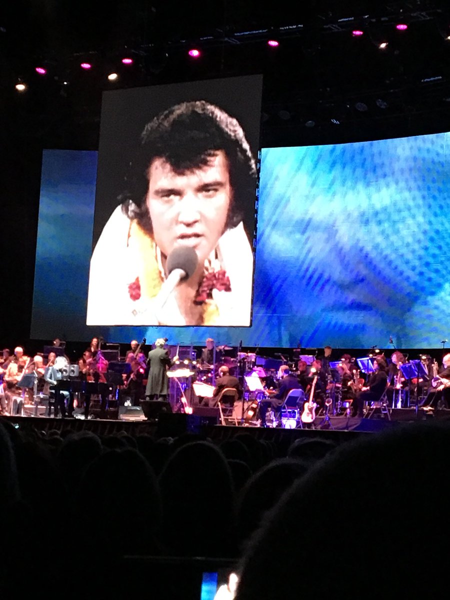strengthtodream's tweet photo. Having an amazing night so far ❤️ #ElvisOnScreen https://t.co/a8j4MXwwMt