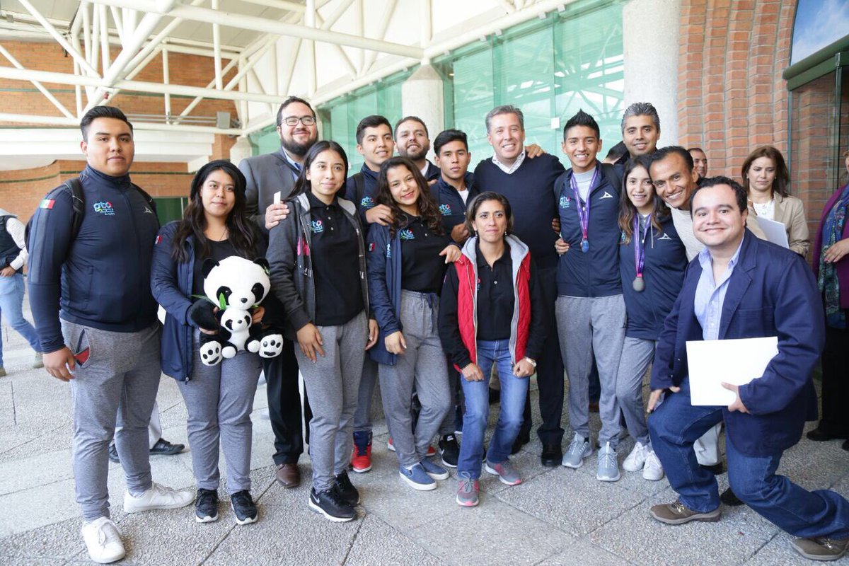 miguelmarquezm's tweet photo. Mi reconocimiento al trabajo que realiza toda la familia que integra el Centro de Ciencias @ExploraLeon, y a todas las personas involucradas en la realización de este gran proyecto. Gracias por aportar su talento para seguir engrandeciendo a Guanajuato. #GtoInnova https://t.co/NDE7pUcnM2