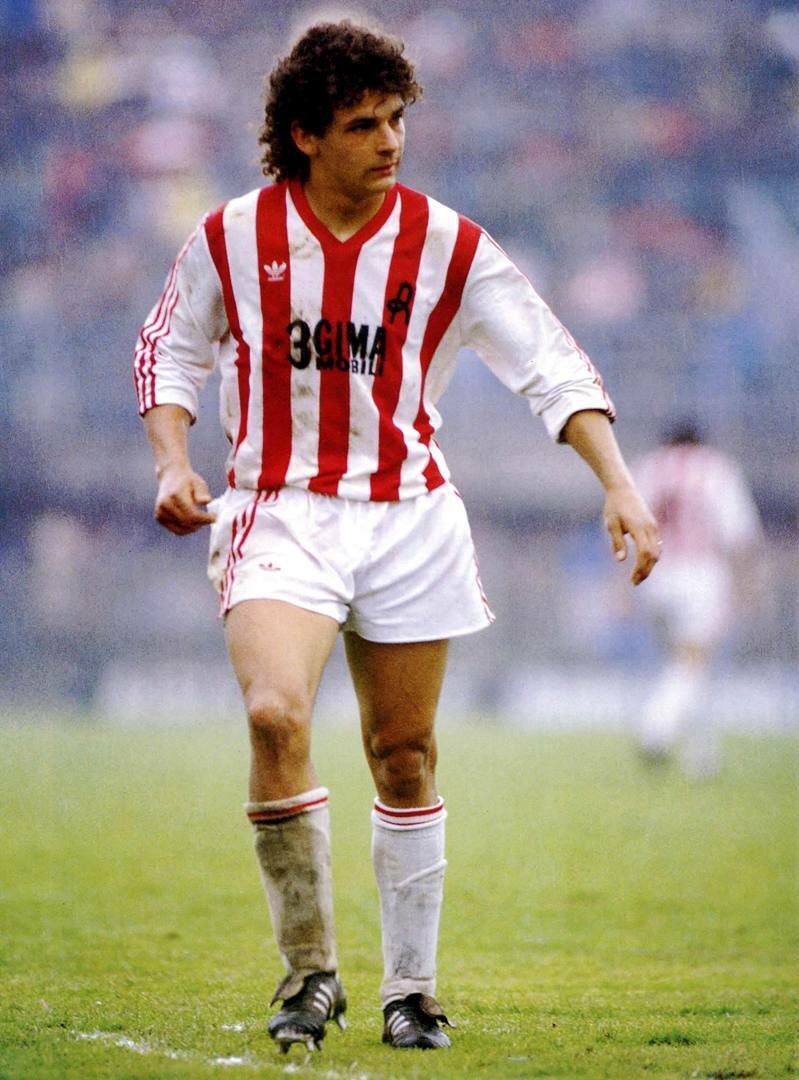 OldFootball11's tweet photo. #RobertoBaggio #Vicenza (1984/85). https://t.co/HhH2mCIPWa