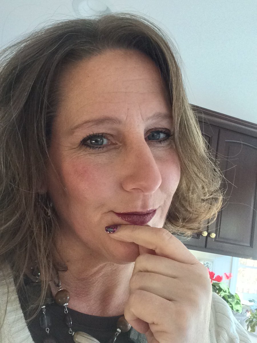 PassThePosh's tweet photo. So much to be #thankful for today.  
#passtheposh #yousleighme #poshwithkim#lipstain #viallipstain @poshusa https://t.co/E4H99Wp9ur