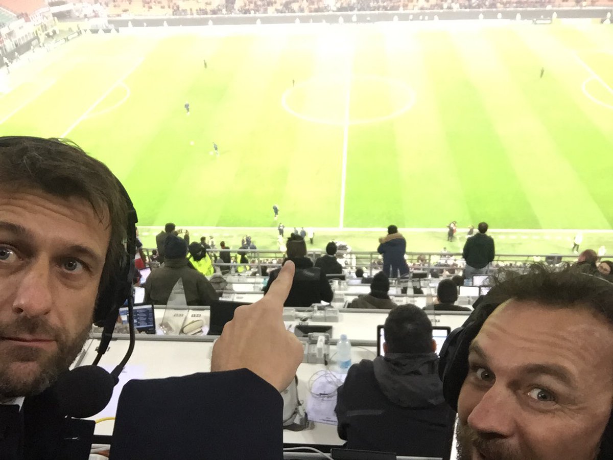ThomasTrukesitz's tweet photo. Pausenprogramm: Selfie mit #Kaka! #acmfak https://t.co/2J5GbKzr9r