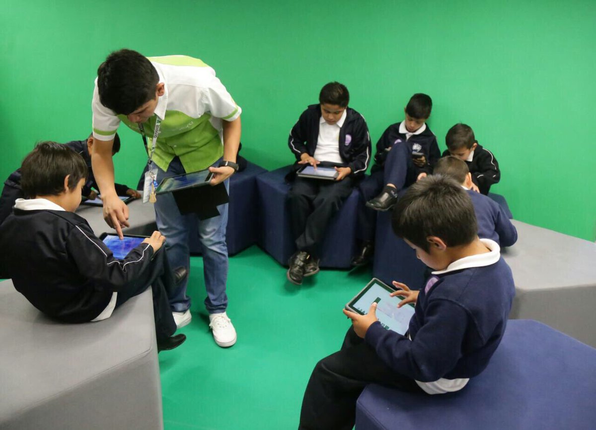 rpgobgto's tweet photo. #FelizJueves el Gobernador @miguelmarquezm estuvo presente en la inauguración del Laboratorio Creativo y anuncio del proyecto global de transformación de @ExploraLeon @sicesgto @ComunicacionSEG #GtoInnova 🙌🏻👧🏻👦🏻🔭🔎🌐 https://t.co/VYtNe4yXjs