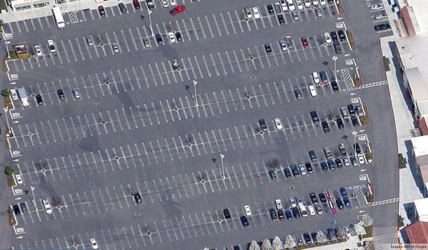 grescoe's tweet photo. Empty parking spots in US at any one time: 500 million. 
Average size: 153 sq ft. 
That adds up to a parking lot the size of Delaware. https://t.co/G1QjrbNAYa
