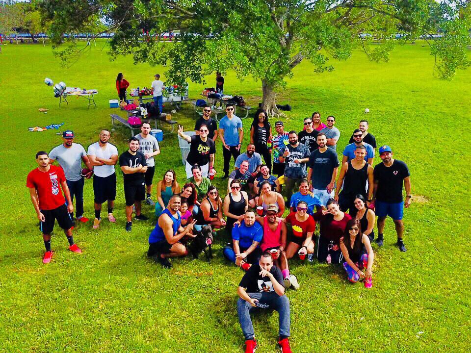 MagentaBryan's tweet photo. With the SouthBeach Signature T-Mobile Team getting together for our traditional Turkey Bowl #TMobile #SignatureSouthBeach #MyUnCarrierLife https://t.co/1kWOCqRaS1