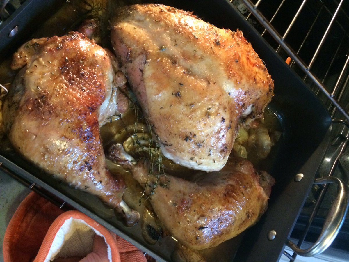 JulietGlaser's tweet photo. @MS_Living I will always follow your thanksgiving game plans from now on. This turkey is awesome!! Thank you for the recipe! https://t.co/yAET4DAZLZ