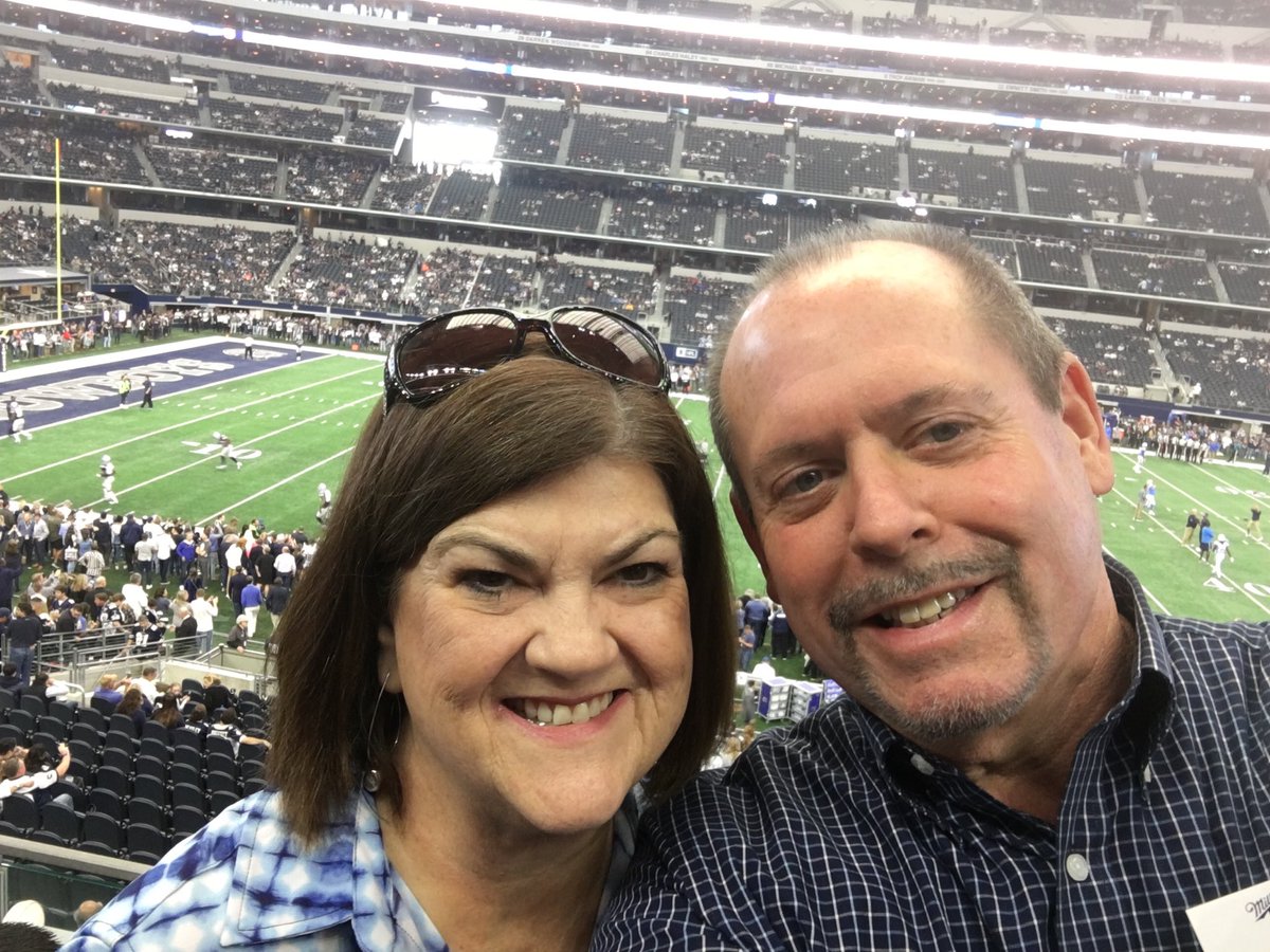 TxFunnyGrl's tweet photo. The Nations at #CowboysNation  GO Cowboys!!! https://t.co/f7GfMoSssZ
