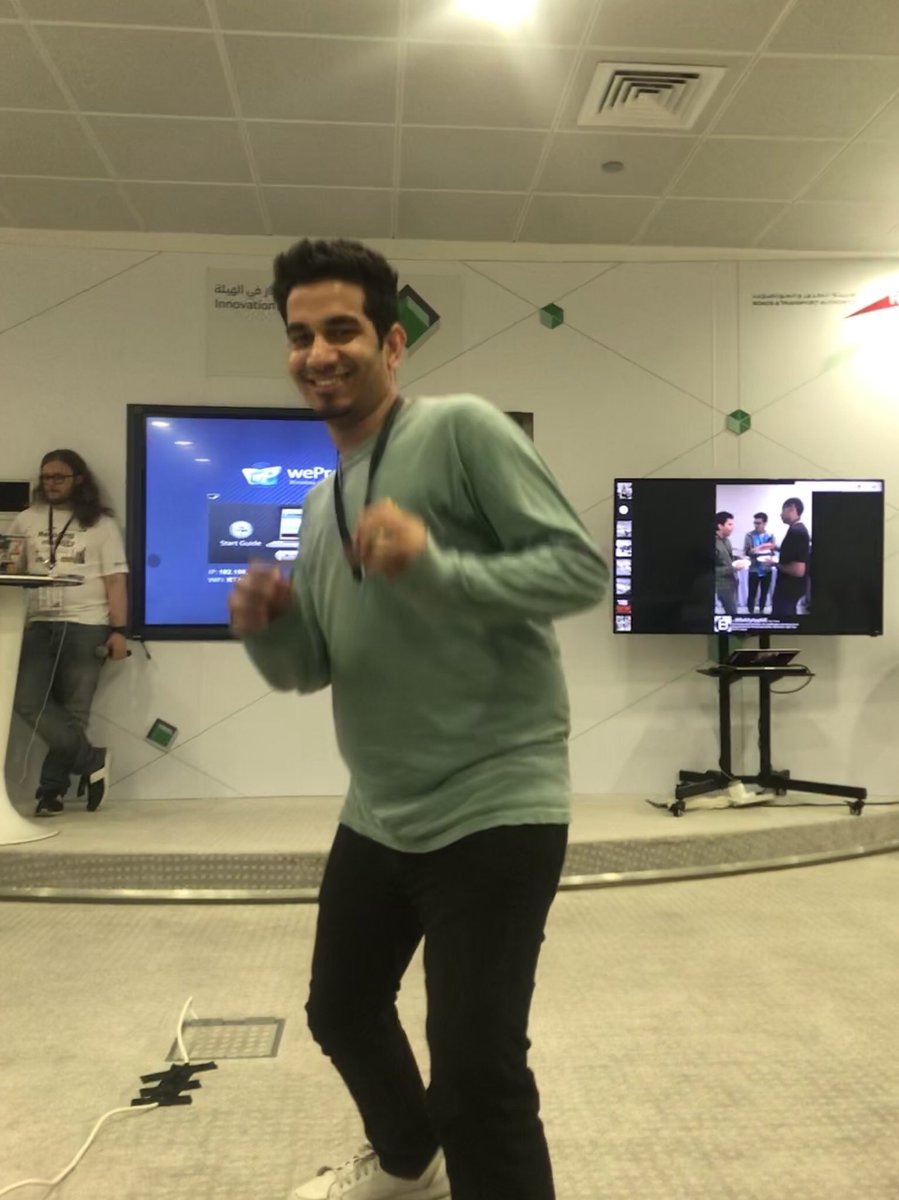 bilalfba's tweet photo. @ilokeshbhatia with some free entertainment during some technical issues. I'd pick the technical issues over this though.. 🤦‍♂️ #recodingmobility @RTA_Dubai @dubaitaxicorp https://t.co/UBEkWnQ86W