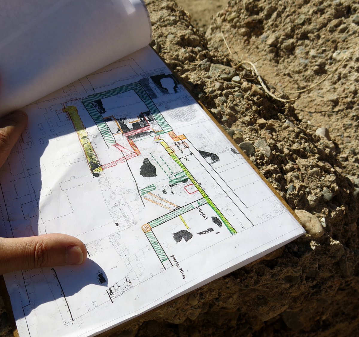 AlcazabaAlmeria's tweet photo. Para el 2018 queremos animar al alumnado de #Humanidades de la @ualmeria a realizar sus prácticas con nosotros. Nos centraremos de manera práctica en la conservación del patrimonio arqueológico, actuando de manera tutelada en diversas zonas de la #AlcazabaAlmería. Os esperamos!! https://t.co/r3D77KjAwX