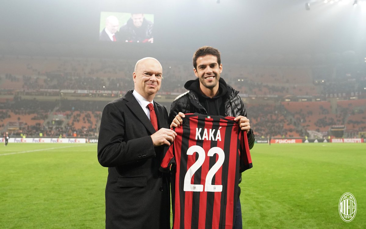 acmilan's tweet photo. 🎵 Siam venuti fin qua, siam venuti fin qua per vedere segnare @KAKA! ❤️⚫️
LEGEND! Welcome back home, Ricky! 
#ACMAUS #weareacmilan https://t.co/Sqavcb5ERf