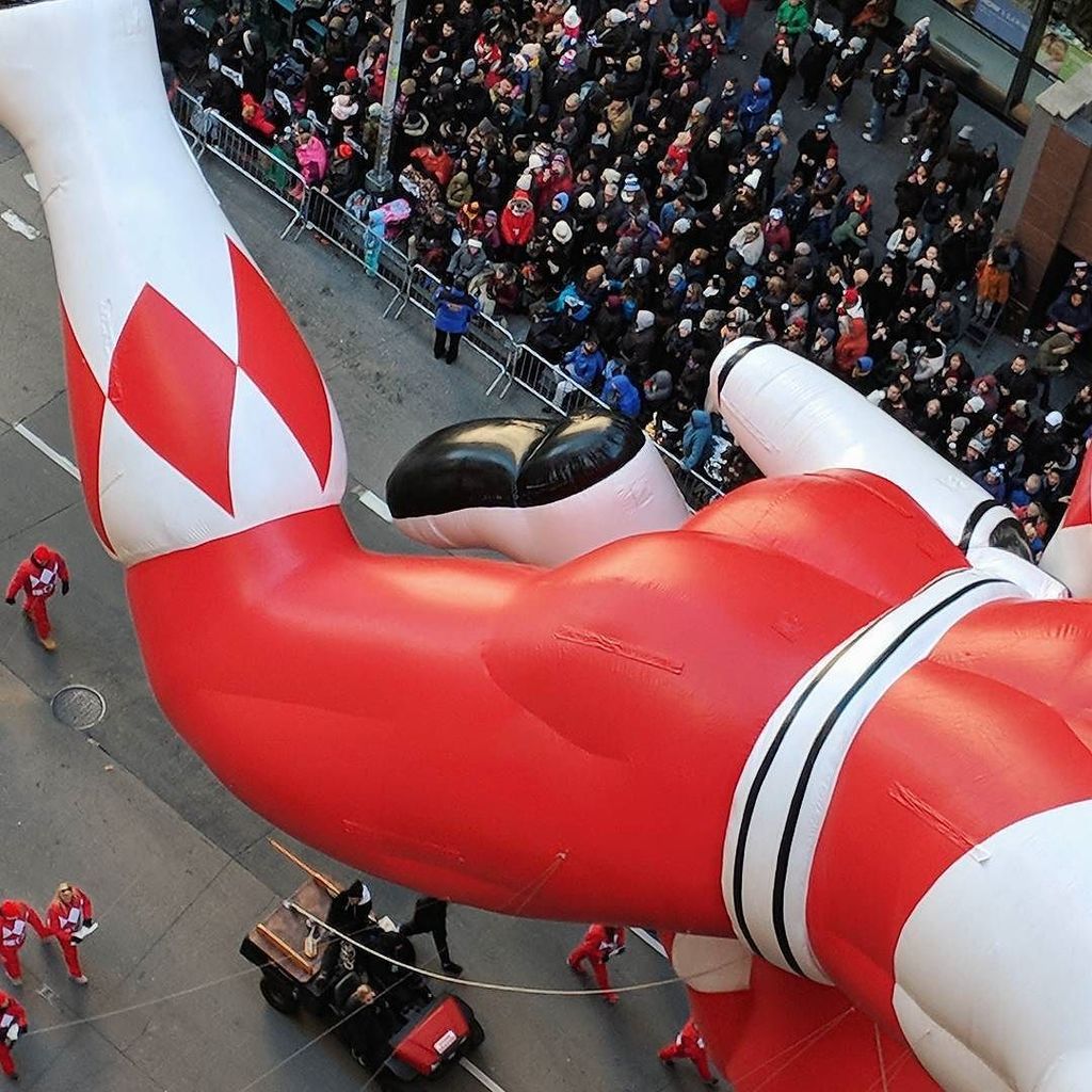Happy Thanksgiving! Another year of giant body parts floating past our windows. This one is a classic - I only show you guys the best, butt don't stand too close I hear it's full of gas.  #ThankfuForFartJokes ift.tt/2mXcyNt