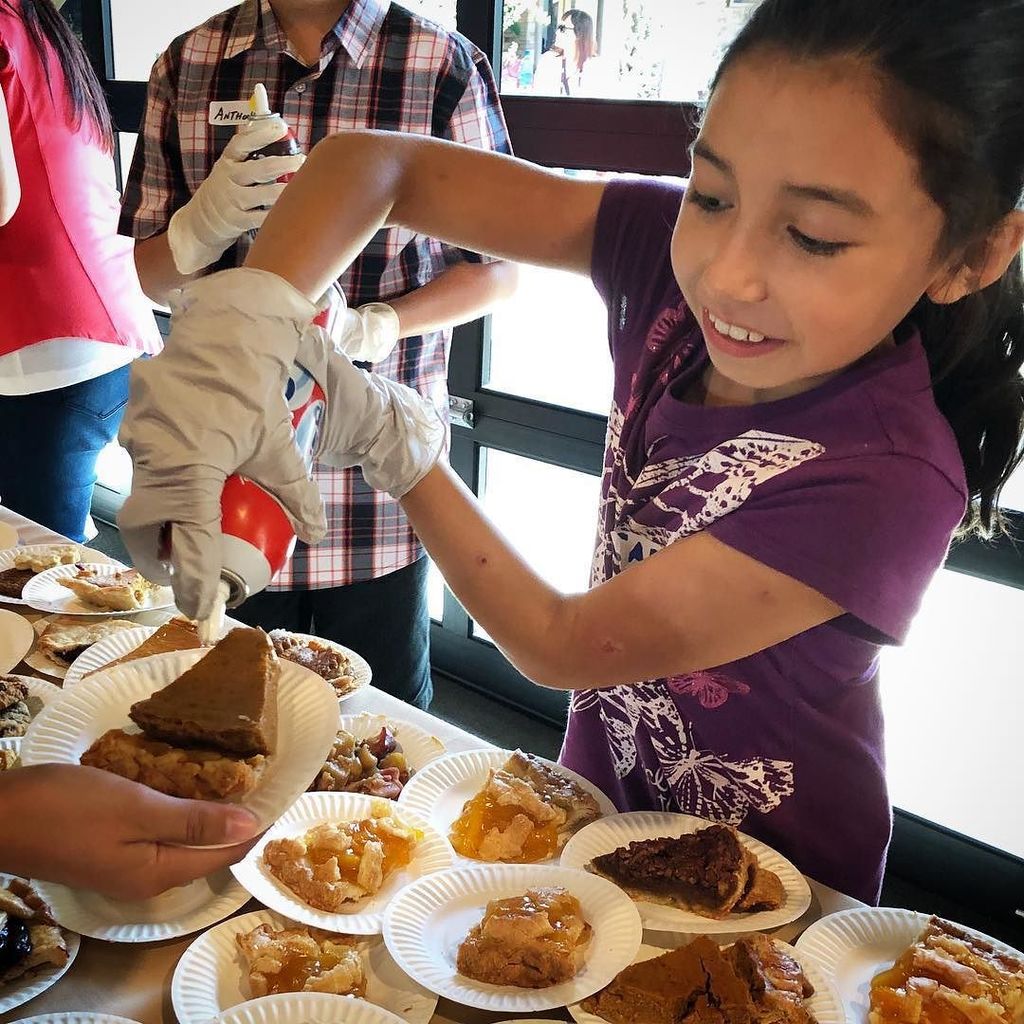 baronharris's tweet photo. Thankful for our volunteers today. #thanksgiving #cccmlife @calvarychapelcostamesa https://t.co/aYC8wCziHj