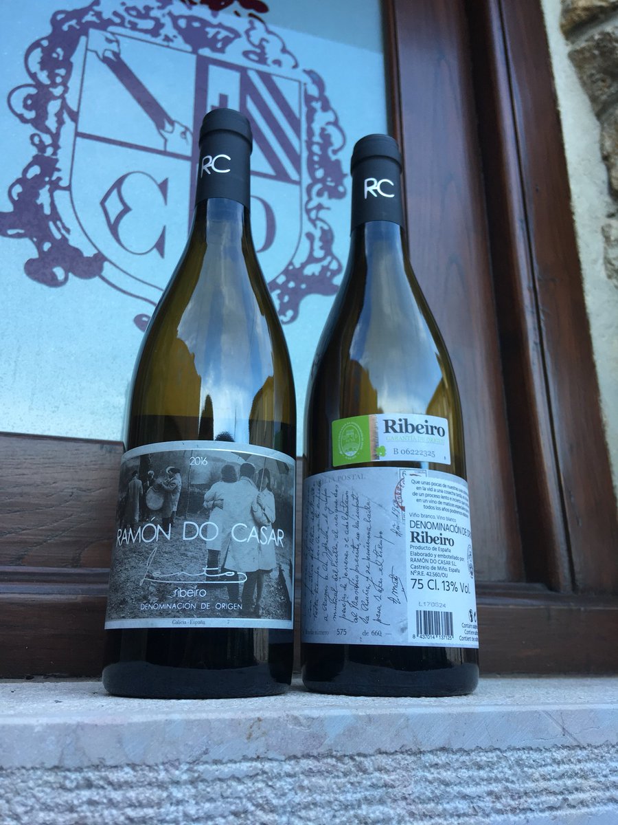 CondePrendes's tweet photo. Ramon Do Casar Lento. Un vino elaborado con la variedad treixadura tras una vendimia tardía del mes de noviembre y tras 2 meses de crianza en barricas de roble francés de 500 litros. Solo 660 botellas de un vino único #condeprendes #treixadura #ribeiro @RamonDCasar @CRDO_Ribeiro https://t.co/8VhAnPkChd